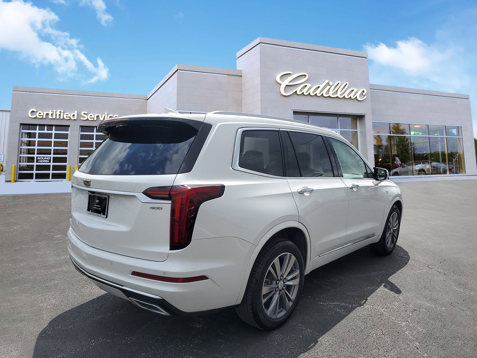 Used 2021 Cadillac XT6 Premium Luxury w/ LPO, Floor Liner Package image 3