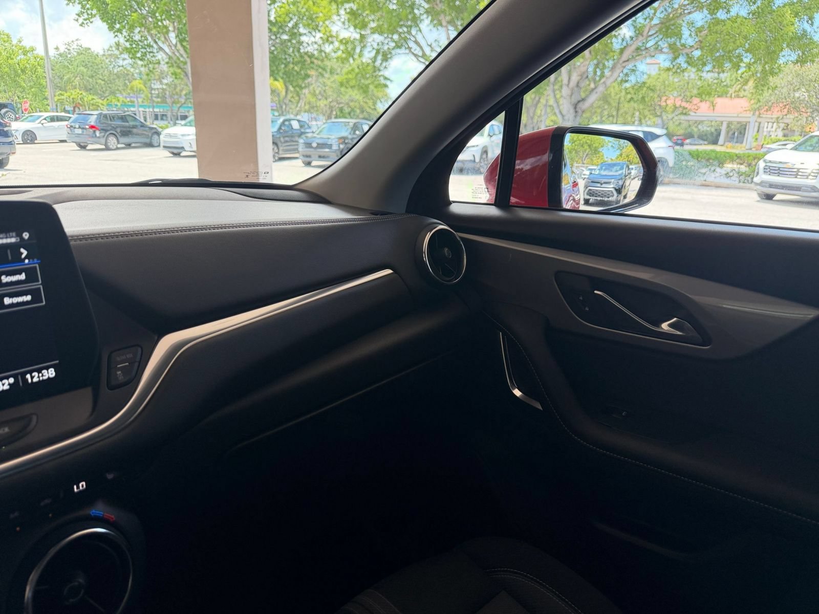 Used 2025 Chevrolet Blazer LT FWD image 30