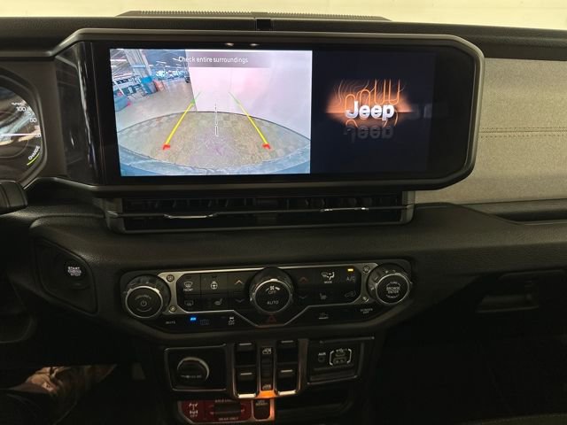 Used 2024 Jeep Wrangler Unlimited image 22