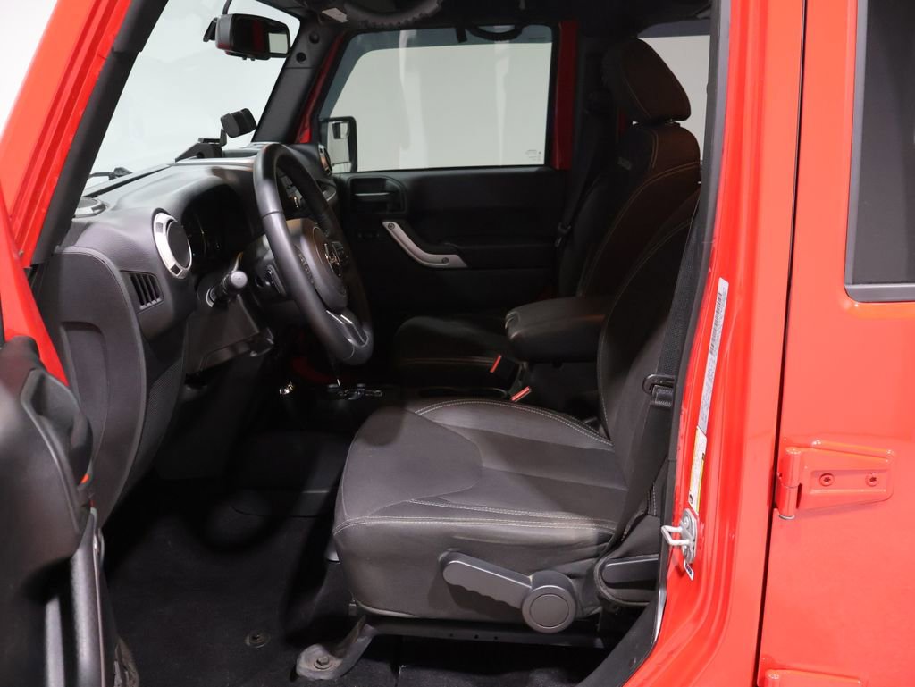 Used 2017 Jeep Wrangler Unlimited Sahara w/ Connectivity Group image 10