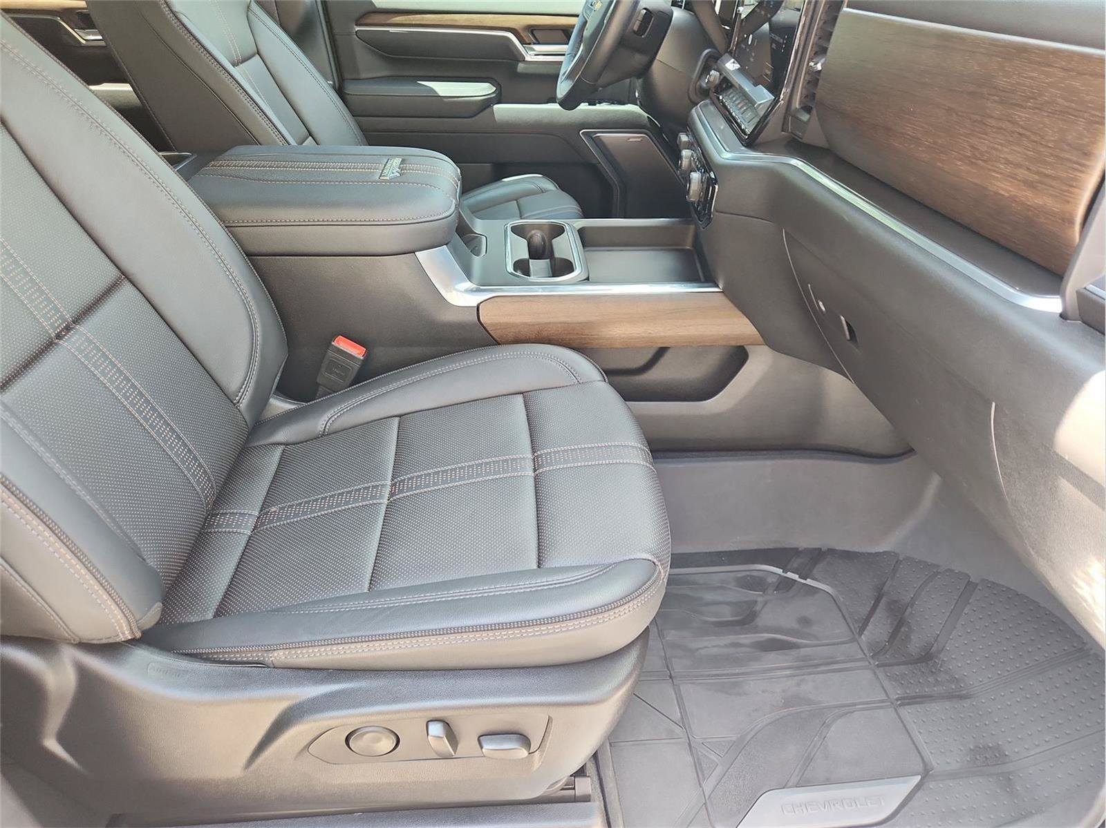 Used 2025 Chevrolet Silverado 2500 High Country w/ Technology Package AWD/4WD image 28