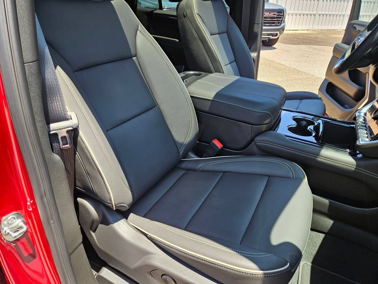 New 2026 GMC Yukon Elevation w/ Elevation Premium Package AWD/4WD image 32