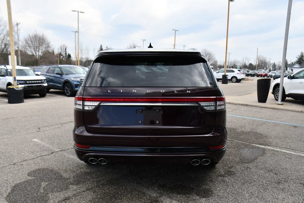Used 2023 Lincoln Aviator Reserve w/ Jet Appearance Package AWD/4WD image 5