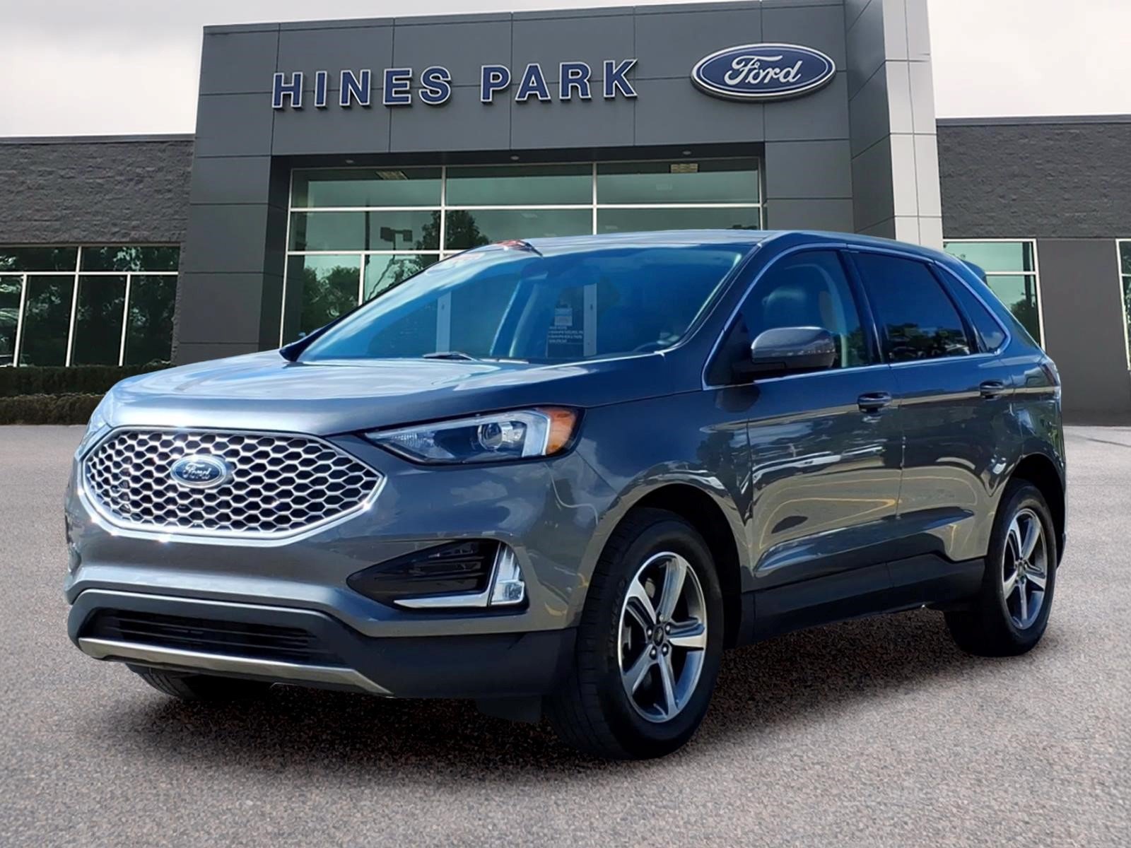 Used 2024 Ford Edge SEL w/ Convenience Package AWD/4WD image 3