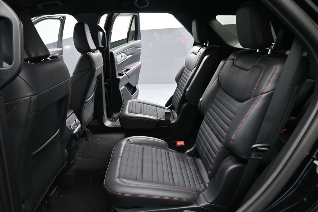 New 2026 Ford Explorer ST-Line w/ ST-Line Street Pack AWD/4WD image 18