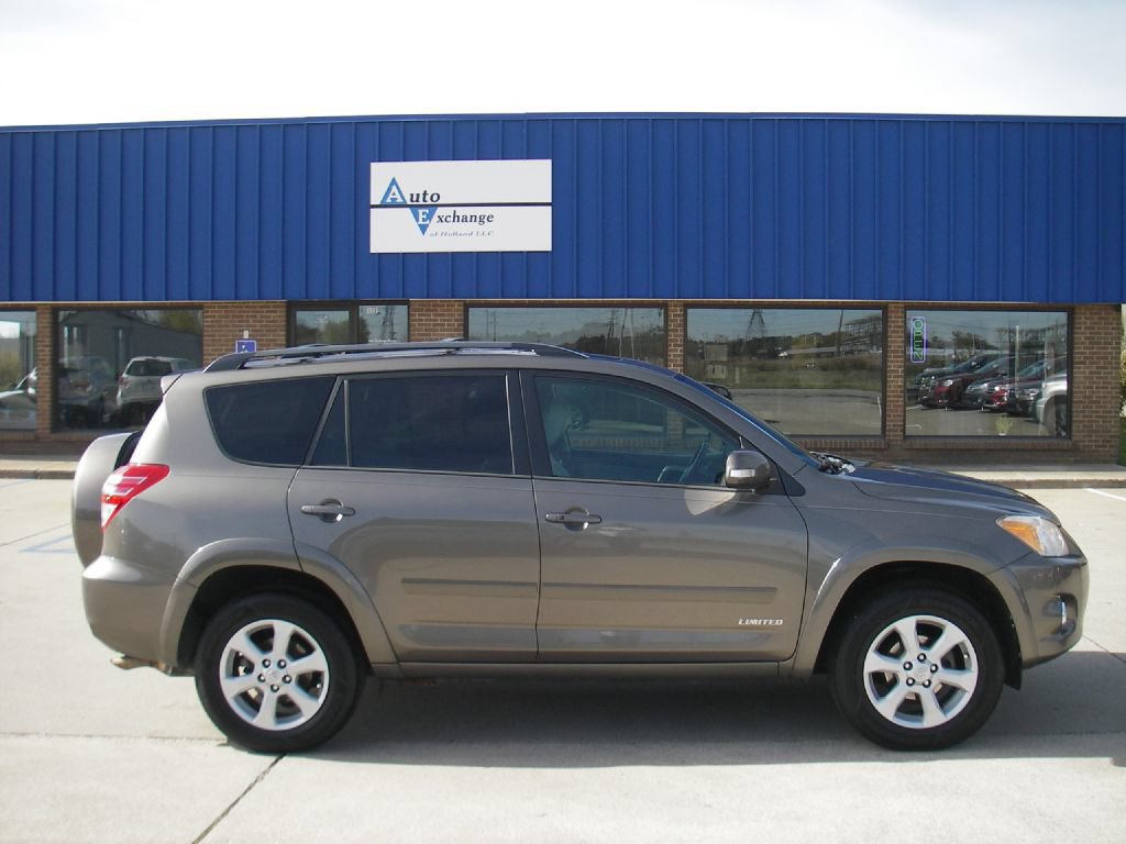 Used 2012 Toyota RAV4 Limited w/ Navigation Value Pkg FWD image 3
