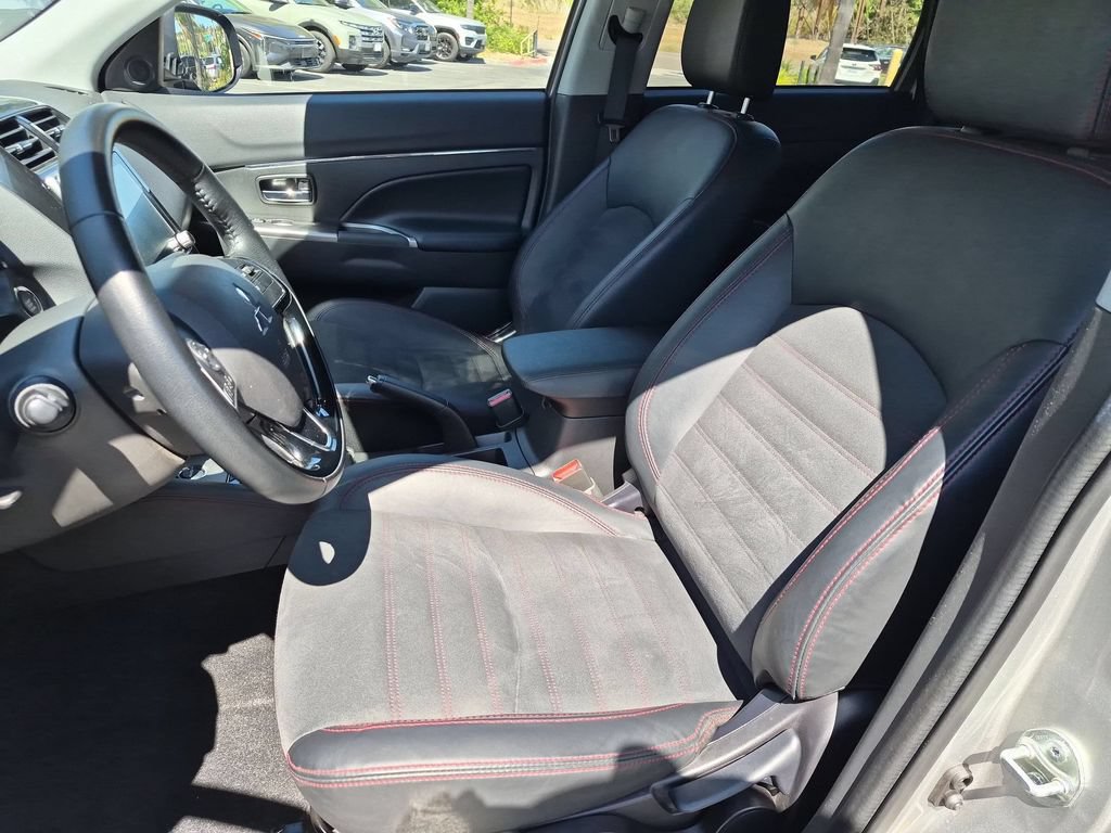 Used 2025 Mitsubishi Outlander Sport SE AWD/4WD image 25