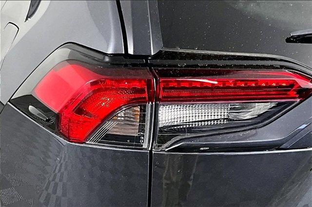 Used 2021 Toyota RAV4 XLE Premium image 23