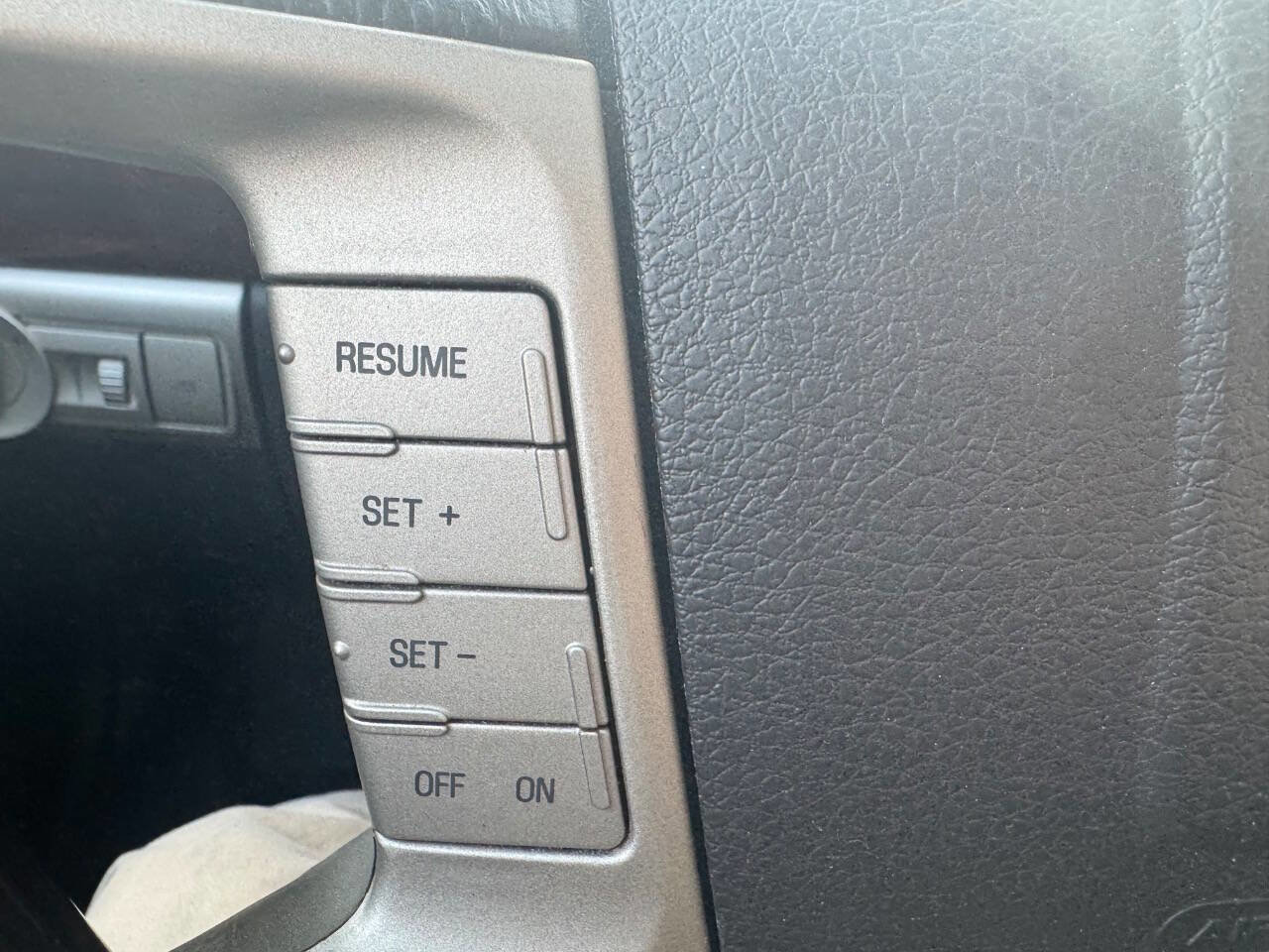 Used 2008 Lincoln MKZ image 23