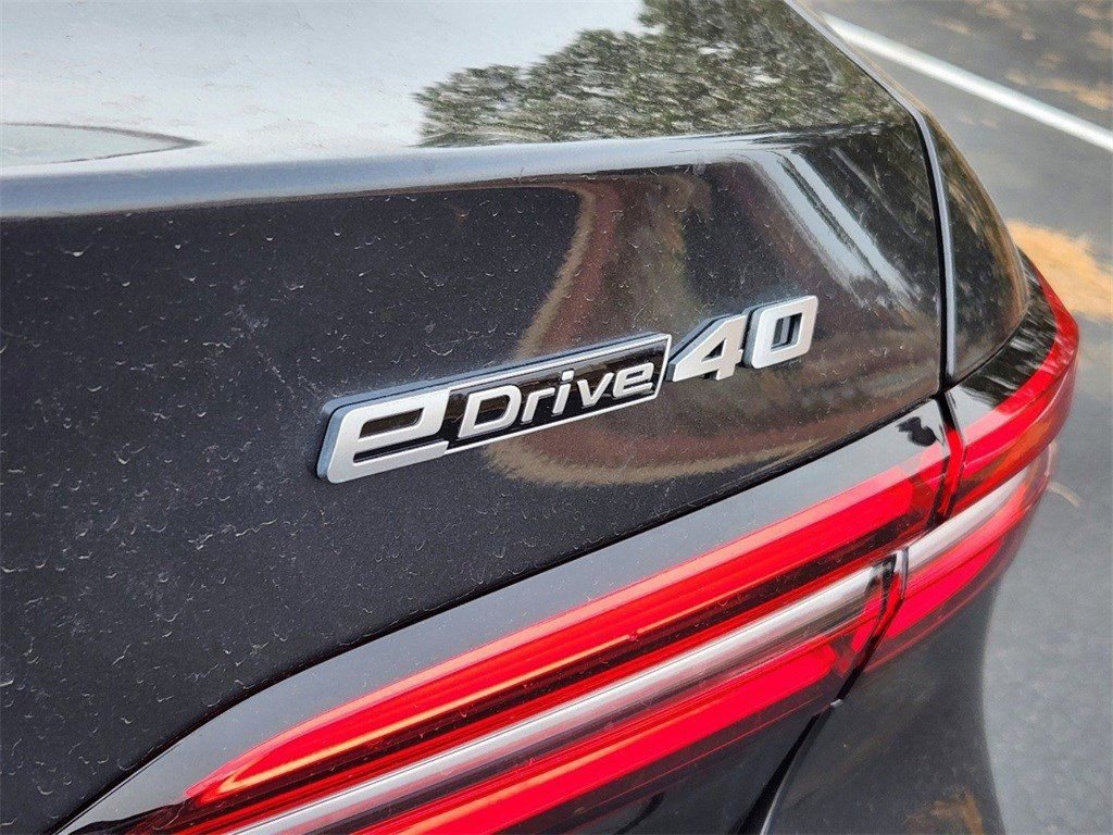 Used 2025 BMW i5 eDrive40i w/ Premium Package RWD image 39