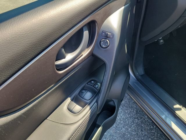 Used 2020 Nissan Rogue Sport S FWD image 15