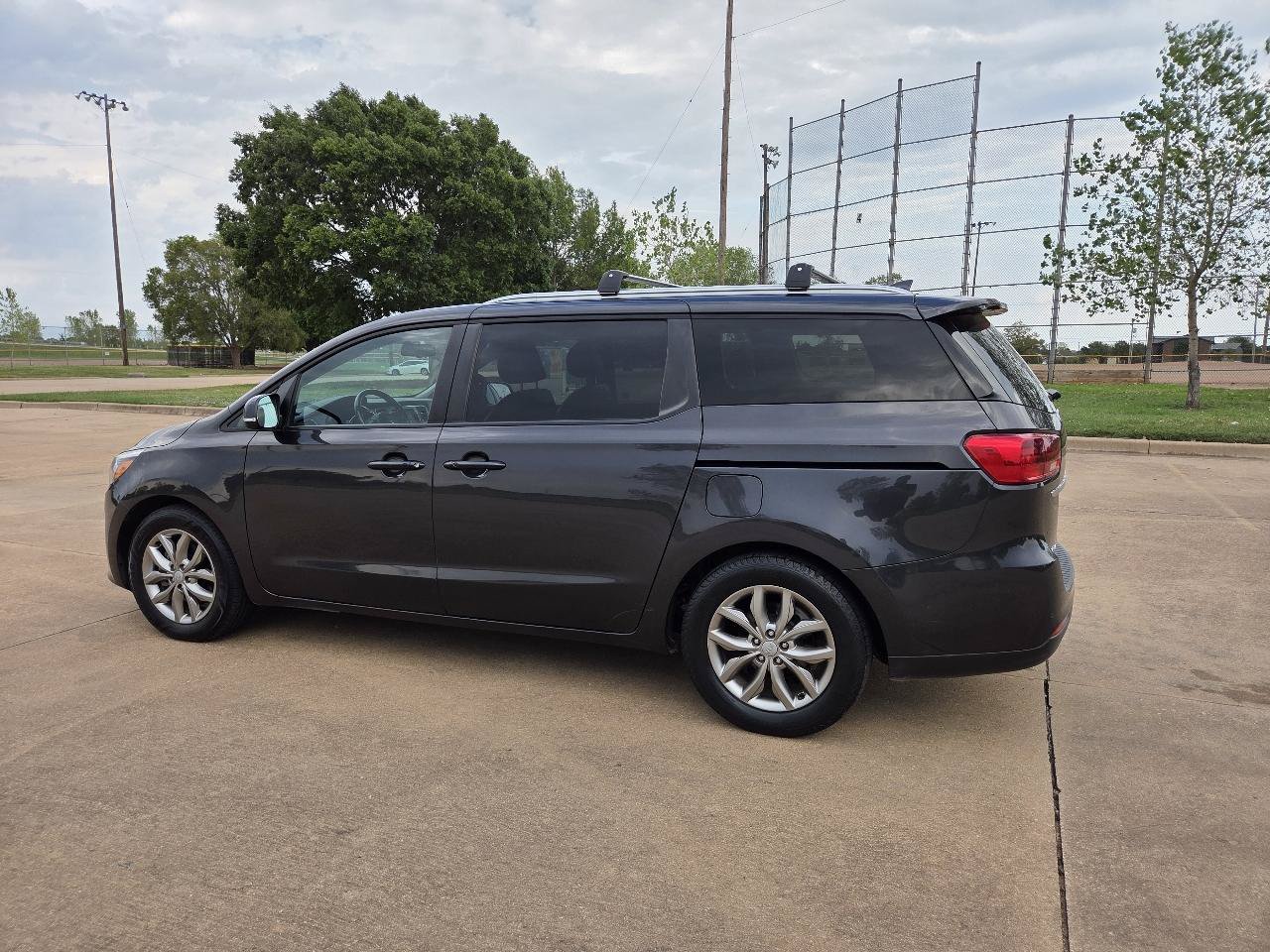 Used 2020 Kia Sedona EX FWD image 5