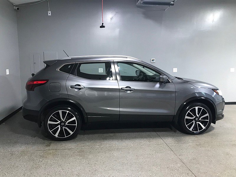 Used 2017 Nissan Rogue Sport SL w/ SL Premium Package AWD/4WD image 2