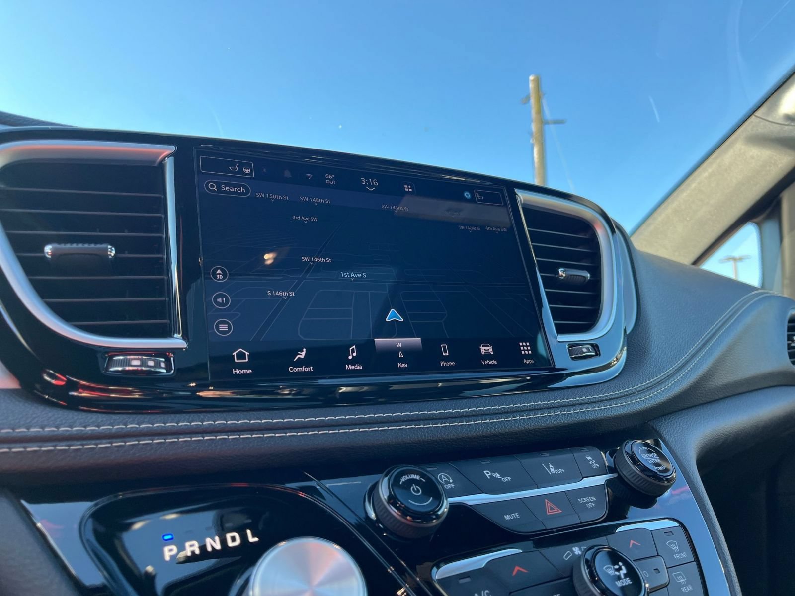 Used 2025 Chrysler Pacifica Limited FWD image 19