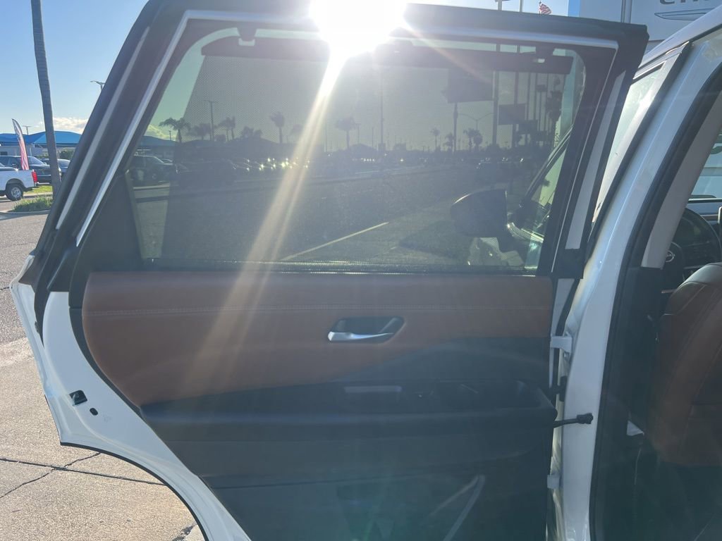 Used 2023 Nissan Pathfinder Platinum w/ Cargo Package AWD/4WD image 32