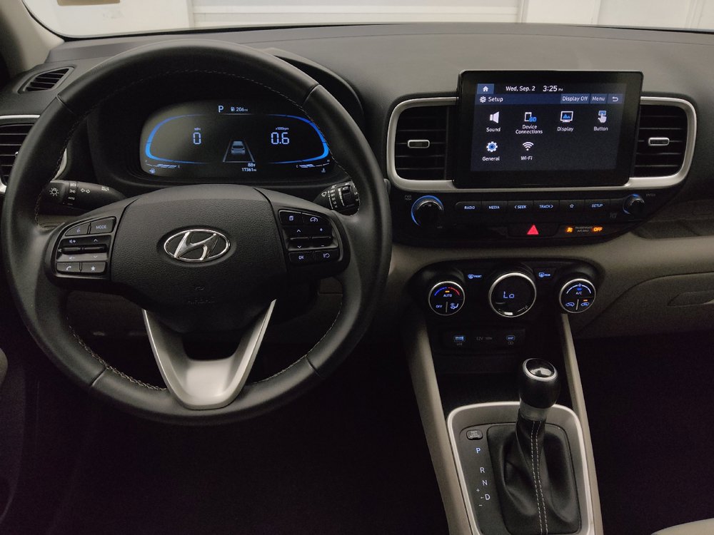 Used 2025 Hyundai Venue SEL FWD image 22