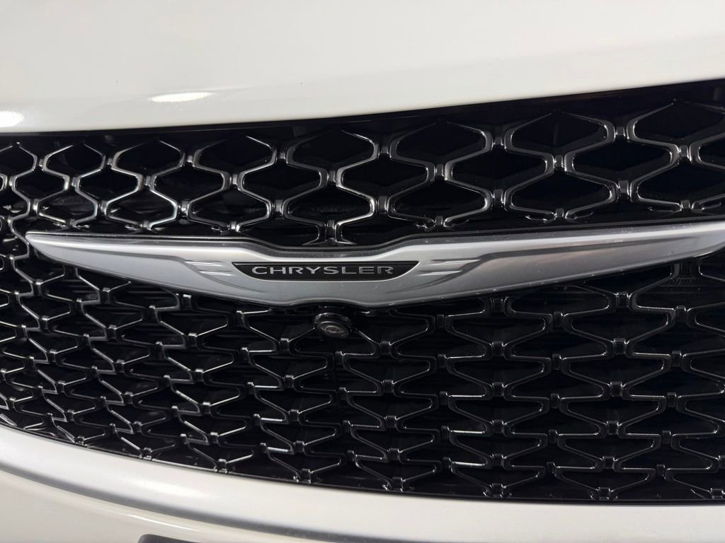 Used 2023 Chrysler Pacifica Pinnacle image 13