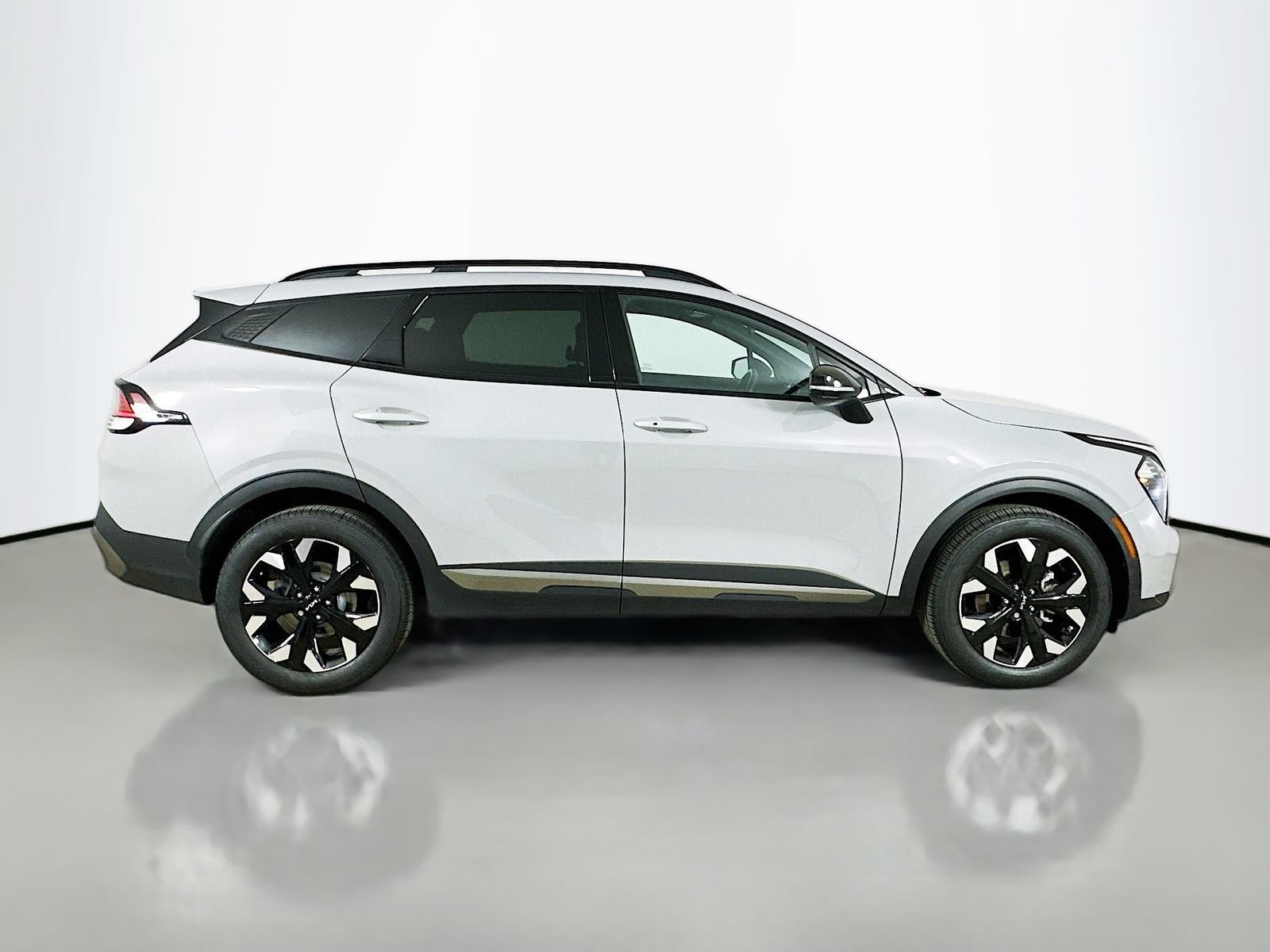 Used 2023 Kia Sportage X-Line w/ X-Line Premium Package AWD/4WD image 4