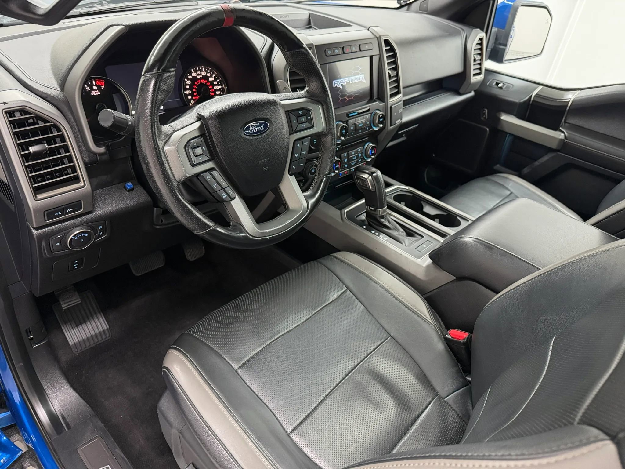 Used 2017 Ford F150 Raptor w/ Equipment Group 802A Luxury AWD/4WD image 9