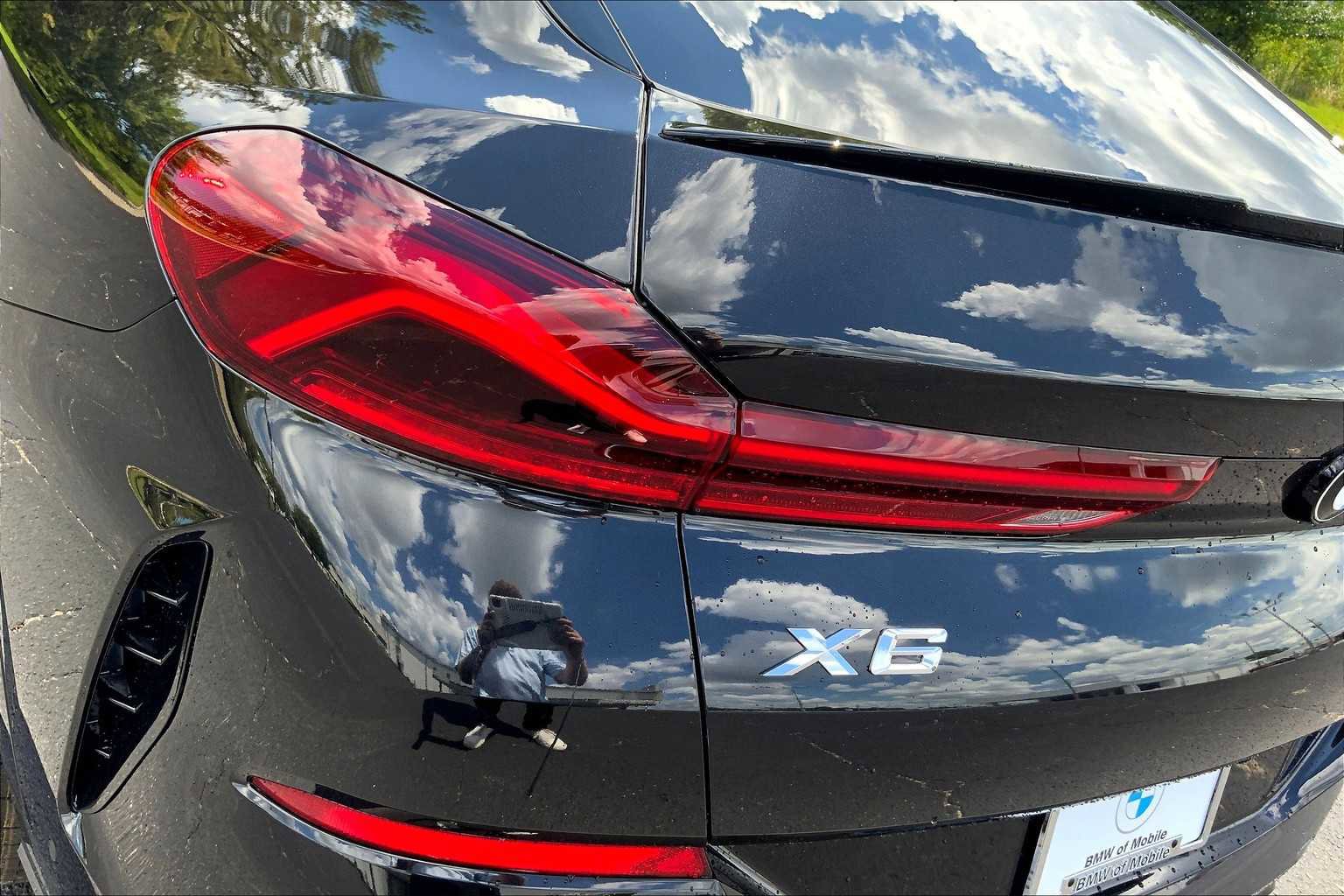 Certified 2026 BMW X6 xDrive40i w/ Climate Comfort Package image 11