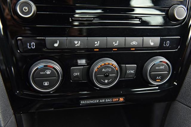 Certified 2022 Volkswagen Passat 2.0T image 16