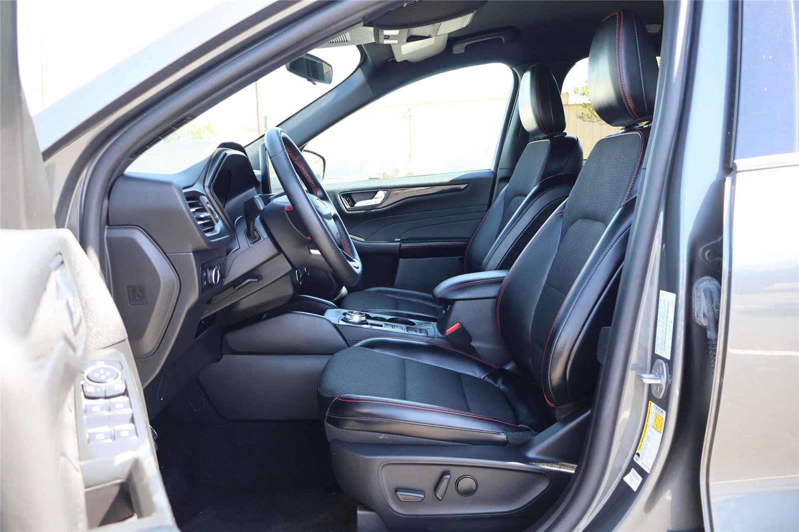 Used 2024 Ford Escape ST-Line w/ Equipment Group 301A image 11