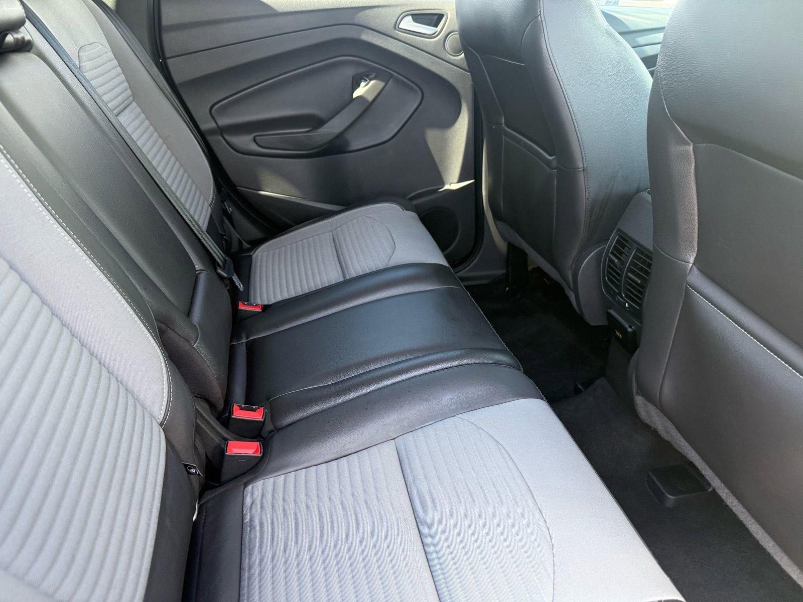 Used 2017 Ford Escape SE w/ Equipment Group 201A image 28