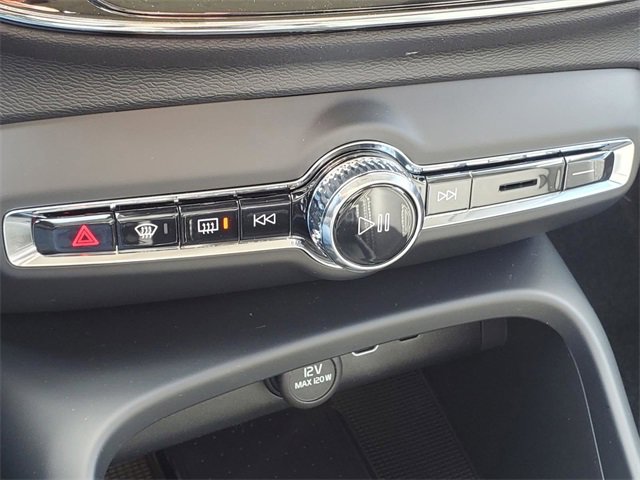New 2026 Volvo XC40 B5 Core w/ Protection Package Premier image 23