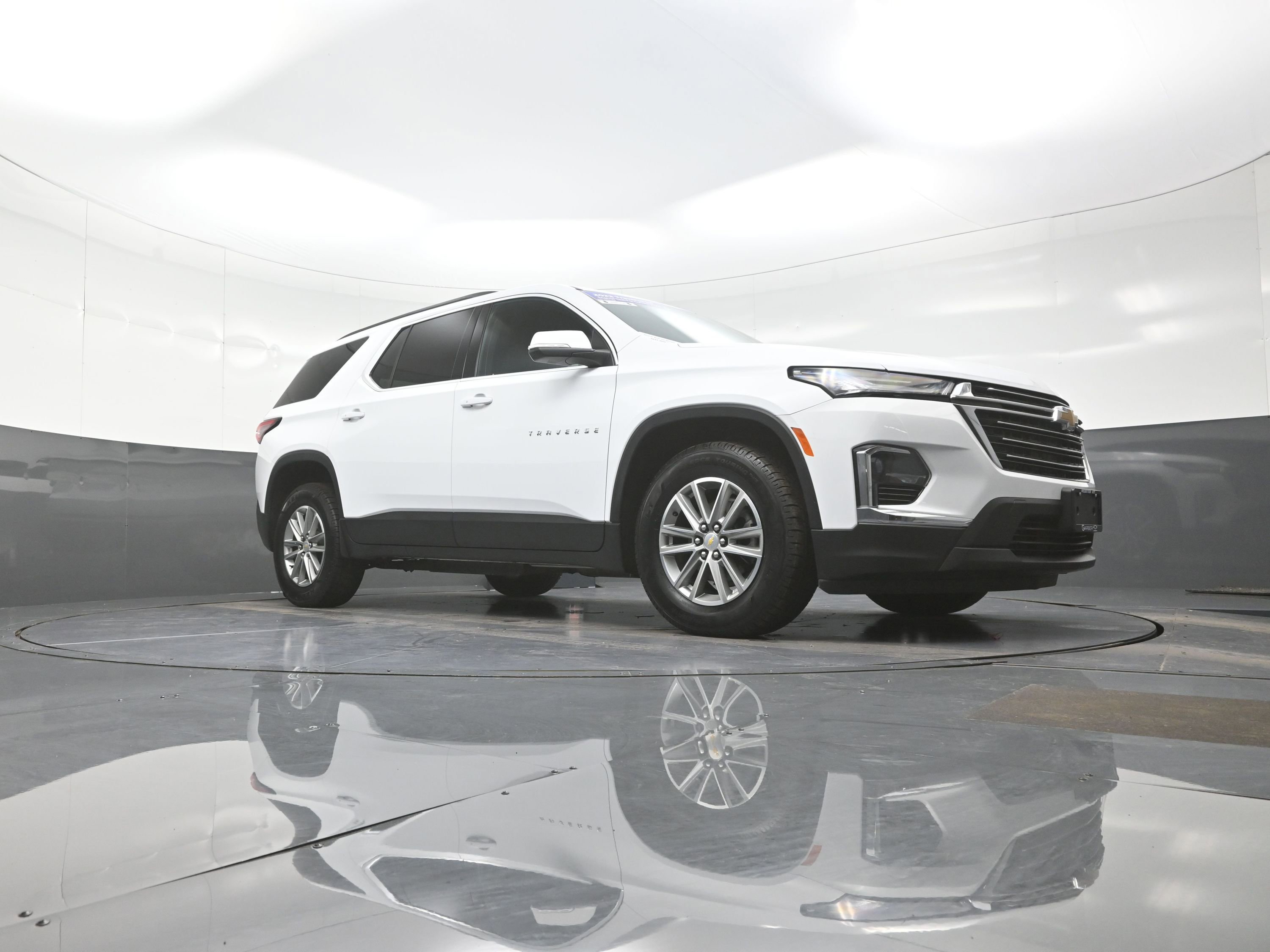 Used 2023 Chevrolet Traverse LT image 9