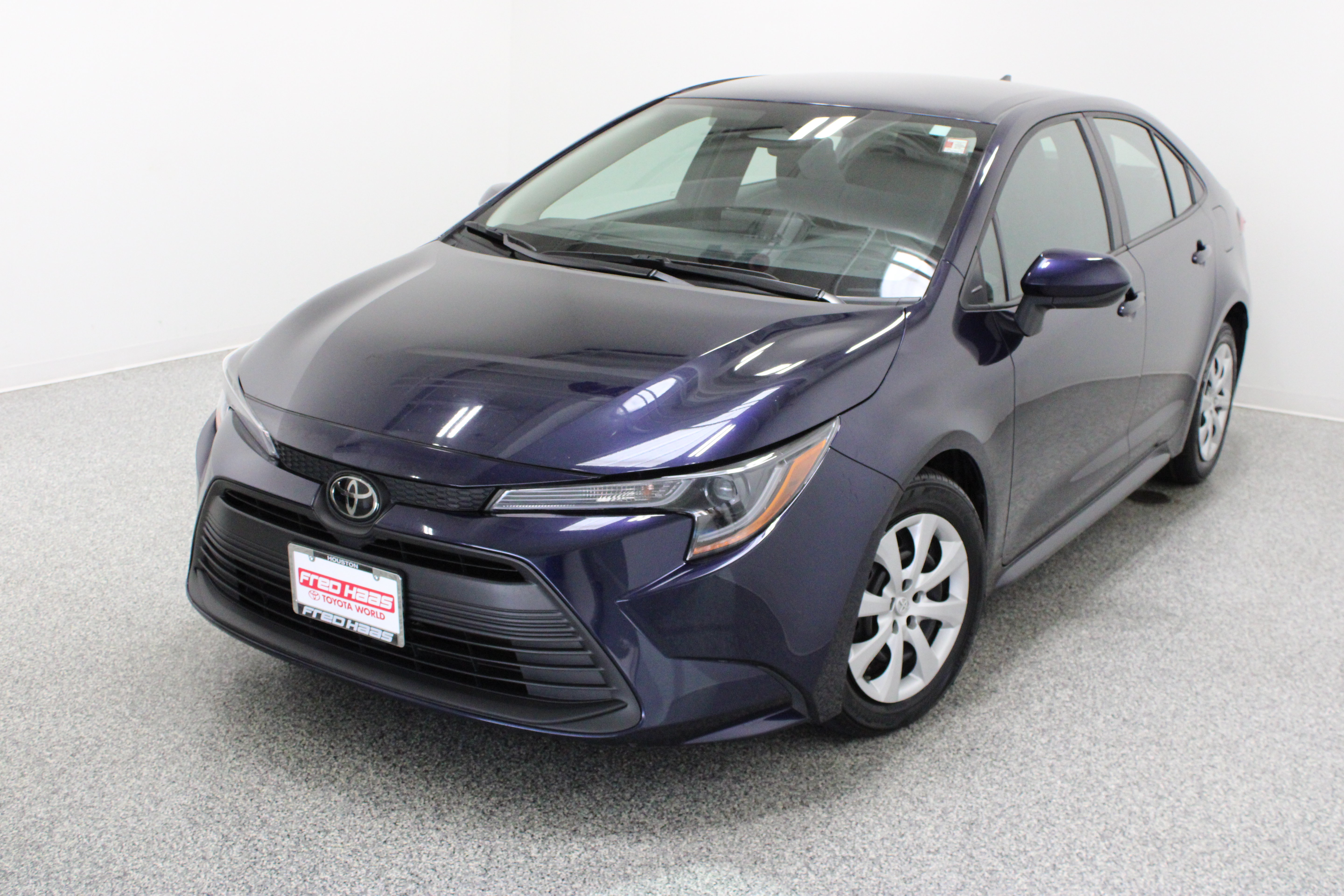 Used 2025 Toyota Corolla LE FWD image 2