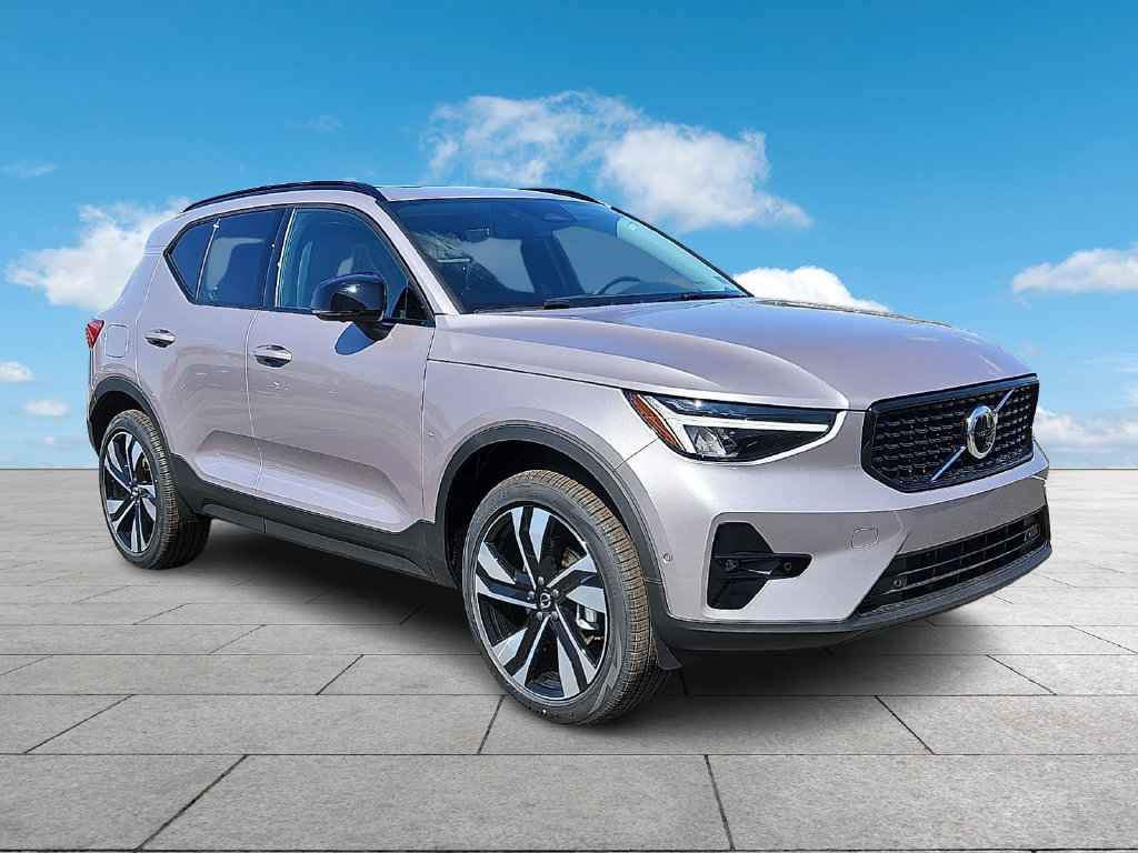 New 2026 Volvo XC40 B5 Plus w/ Climate Package AWD/4WD image 1