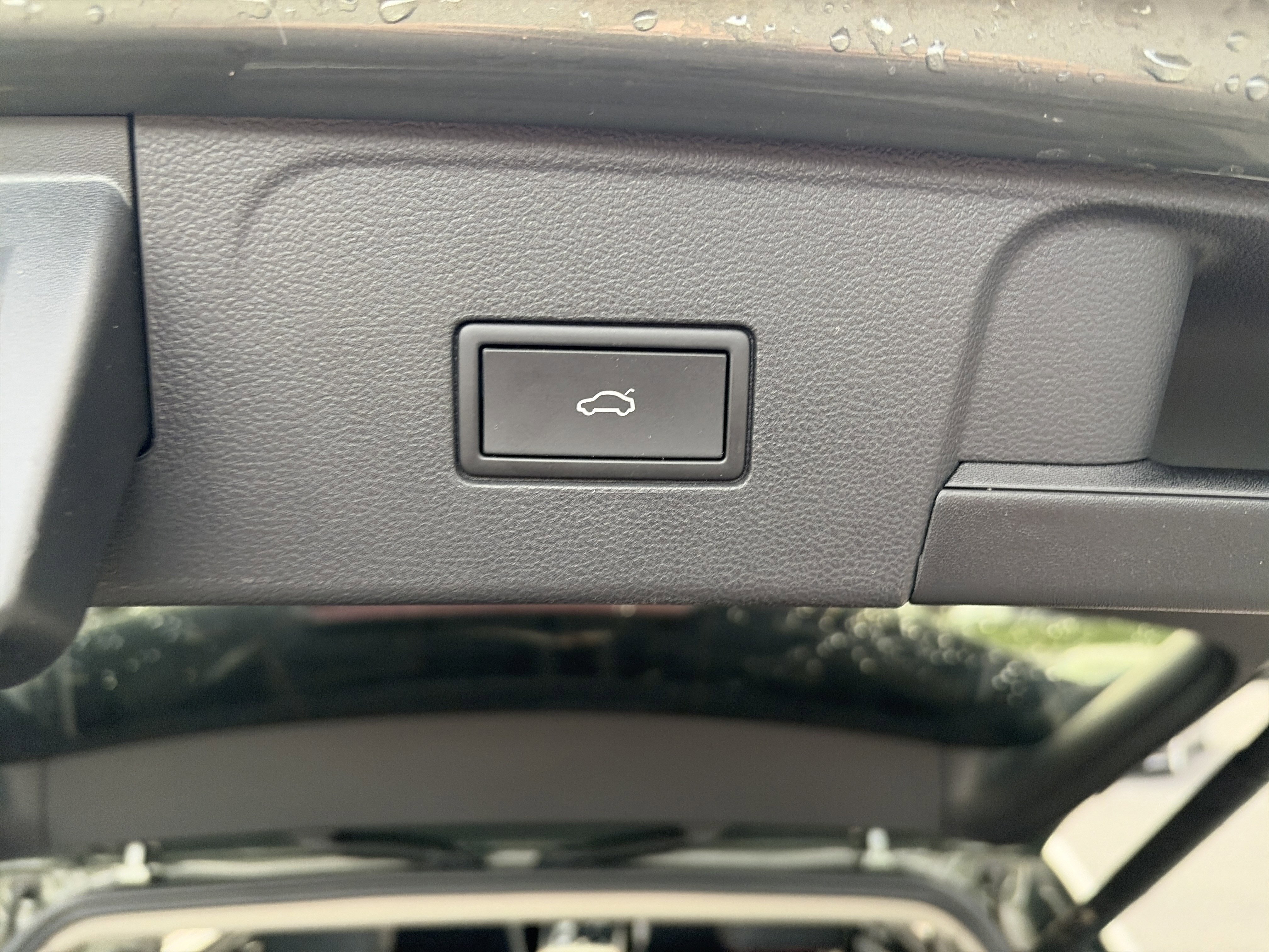 Used 2024 Volkswagen Atlas Peak Edition SE image 29