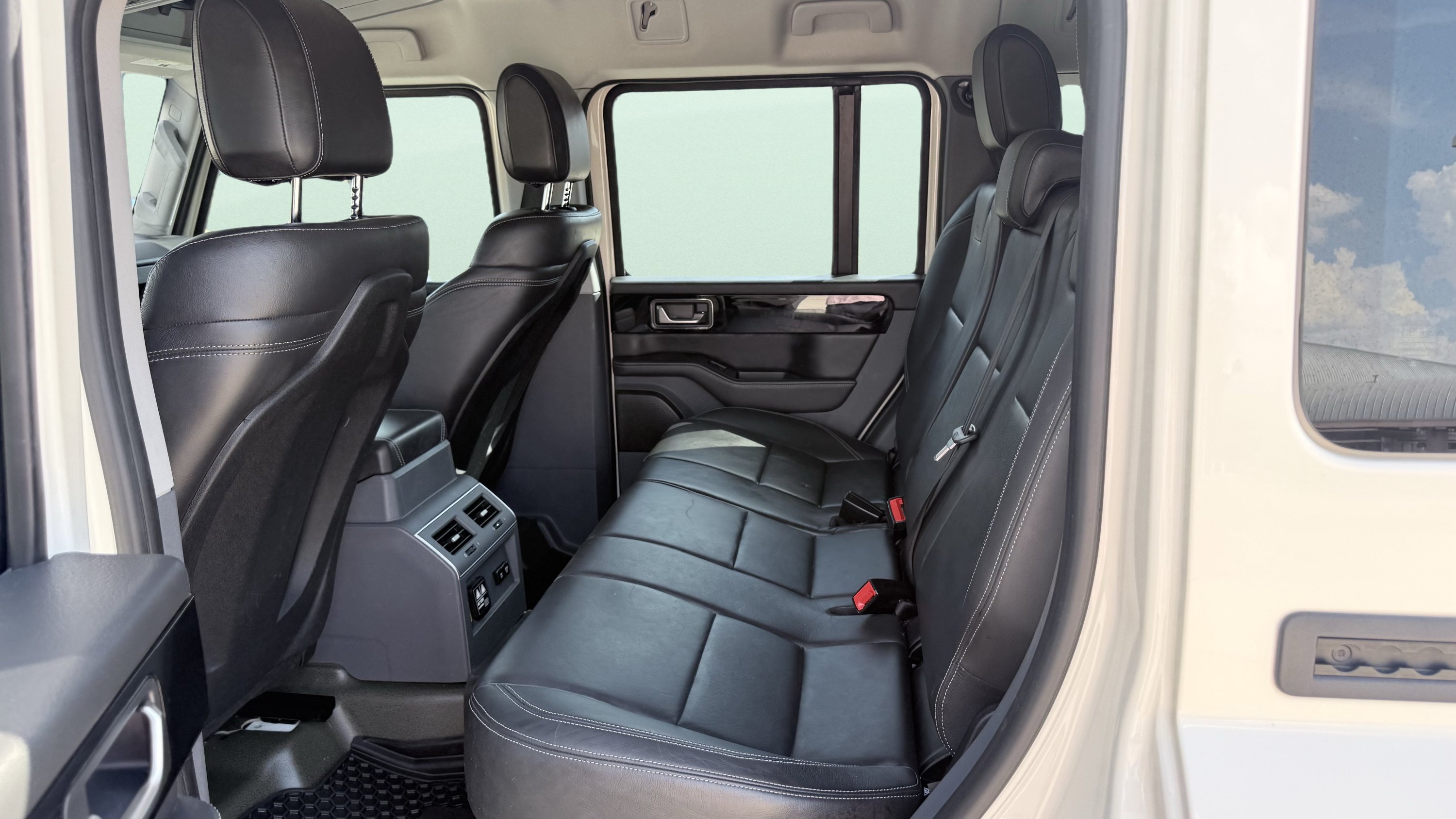 Used 2024 INEOS Grenadier Station Wagon AWD/4WD image 3