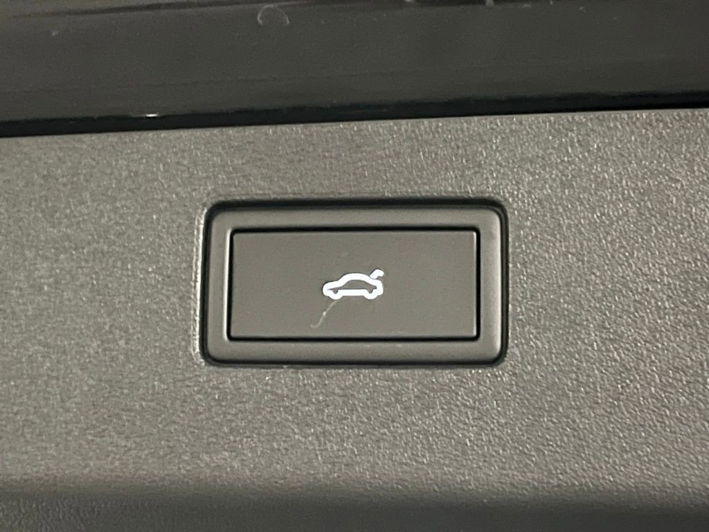 New 2025 Volkswagen Tiguan SE image 37