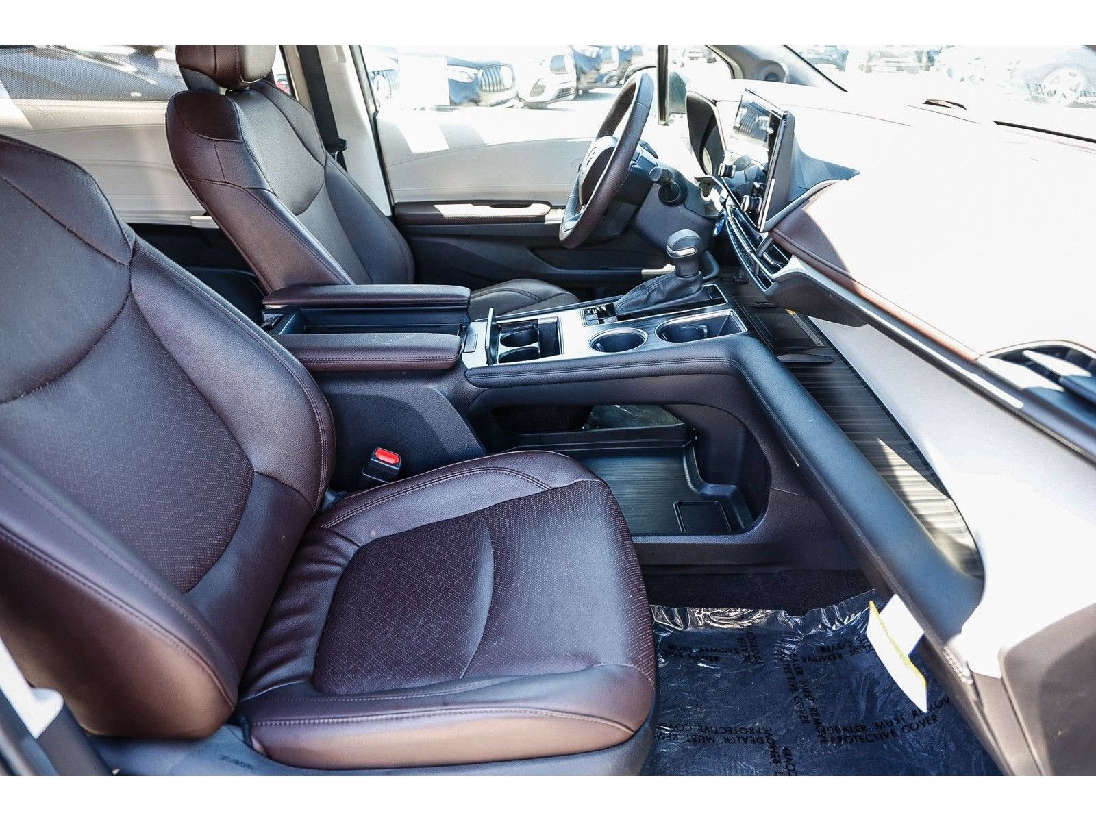 Used 2024 Toyota Sienna Platinum FWD image 18