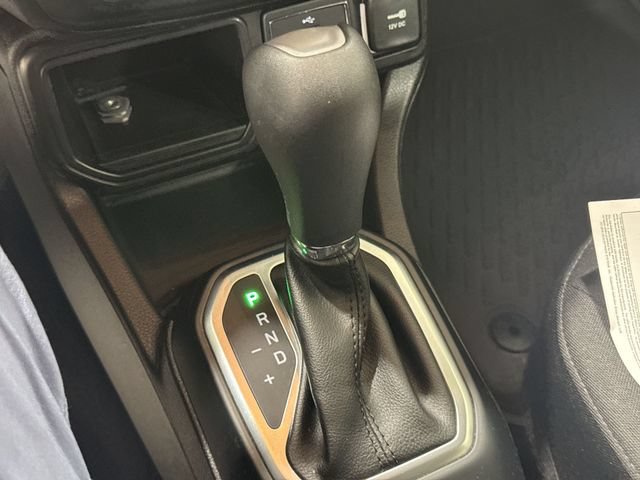 Used 2018 Jeep Renegade Latitude FWD image 16