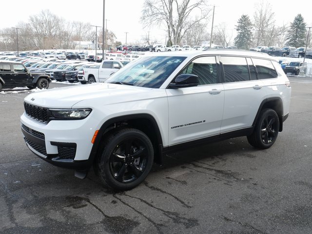 New 2025 Jeep Grand Cherokee L Laredo image 9