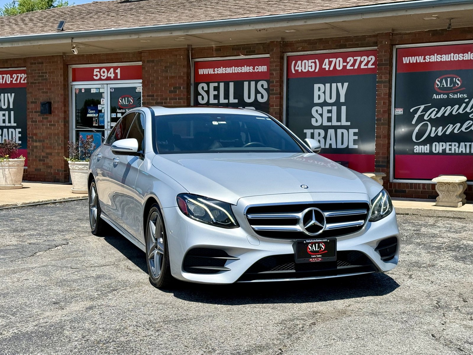 Used 2017 Mercedes-Benz E 300 4MATIC image 1
