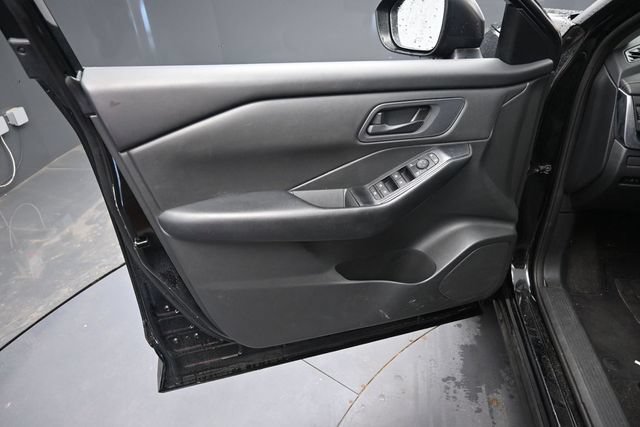Used 2024 Nissan Rogue S AWD/4WD image 16