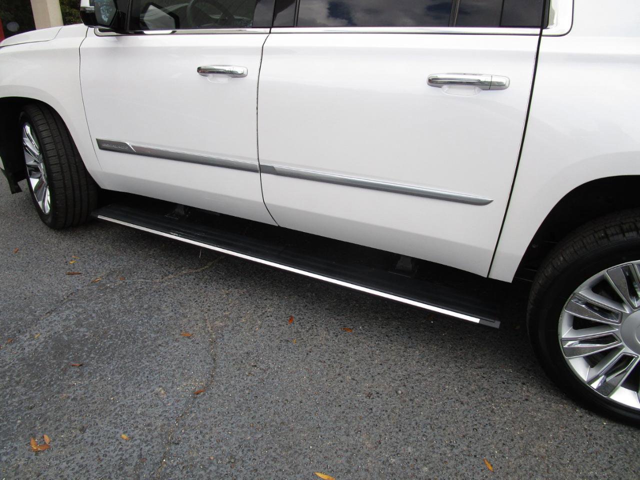 Used 2019 Cadillac Escalade ESV Platinum image 26