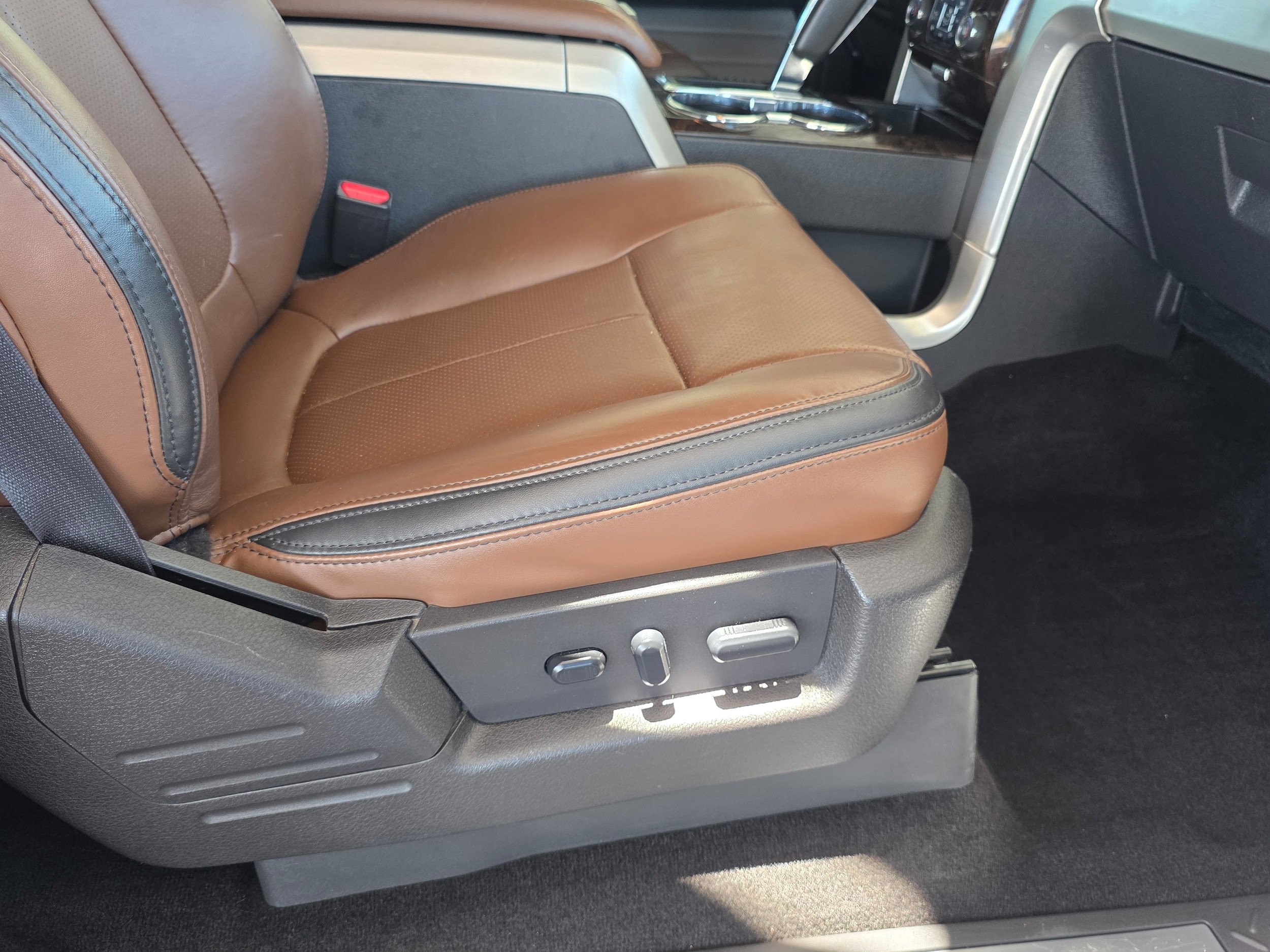 Used 2014 Ford F150 Platinum AWD/4WD image 29