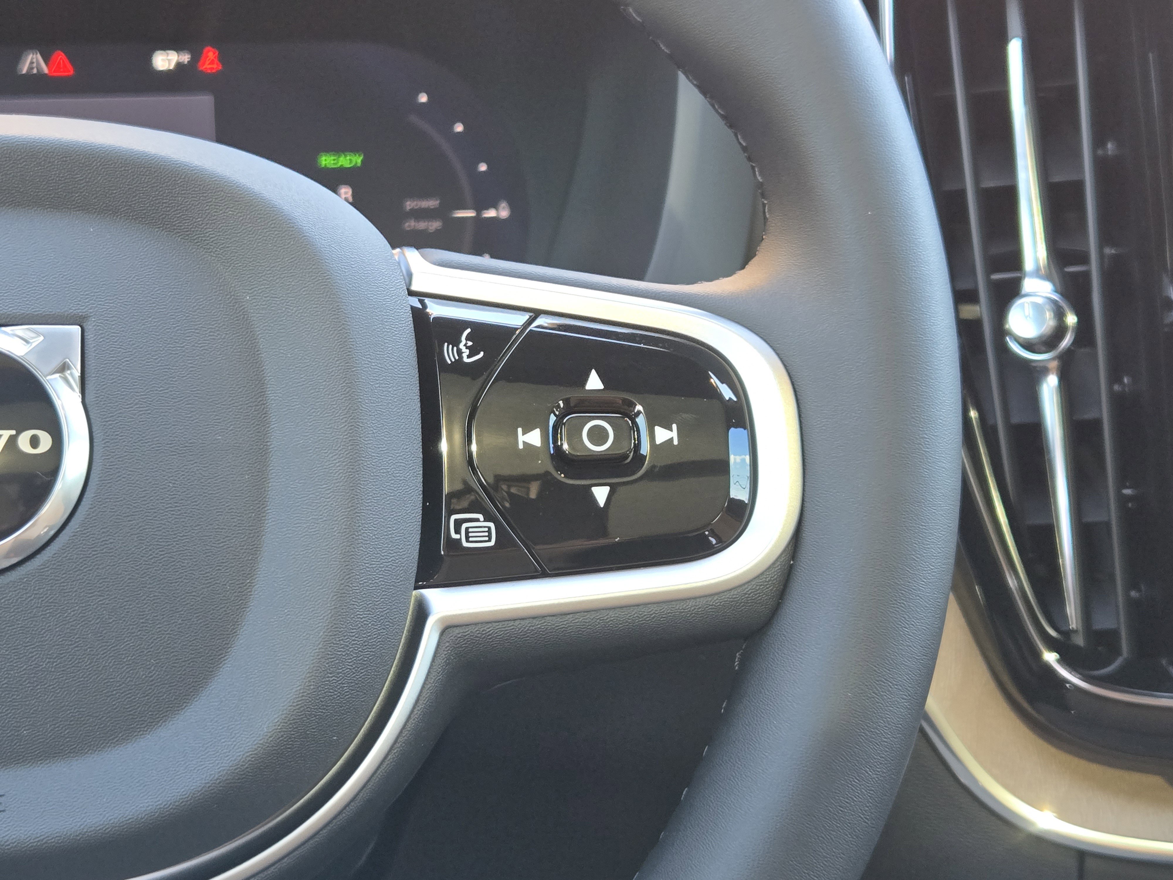 New 2026 Volvo XC60 T8 Plus w/ Protection Package Premier image 32