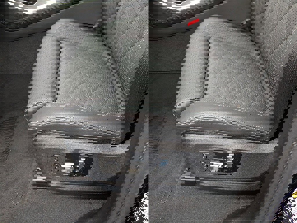 New 2025 BMW X7 xDrive40i w/ Premium Package image 14