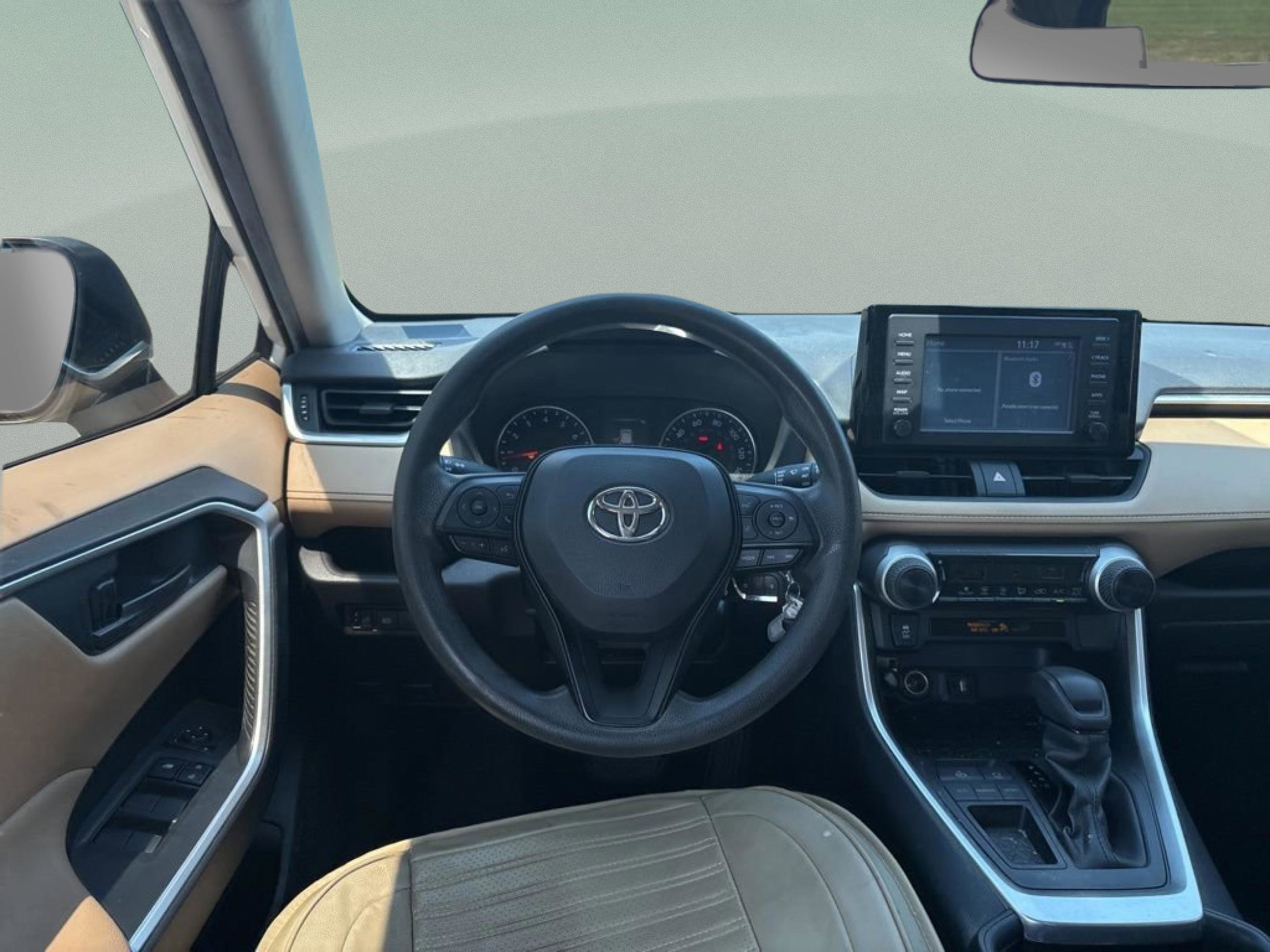 Used 2019 Toyota RAV4 LE FWD image 10