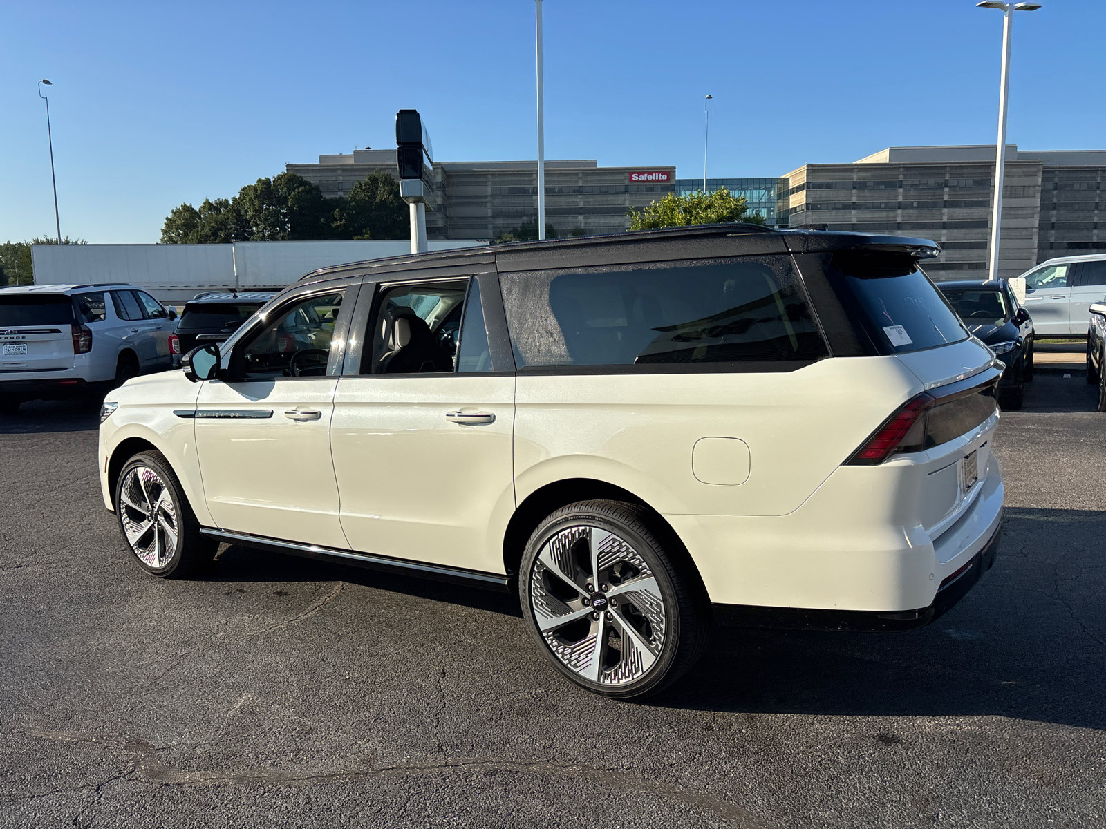 New 2027 Lincoln Navigator L Black Label w/ Black Label Special Edition AWD/4WD image 5