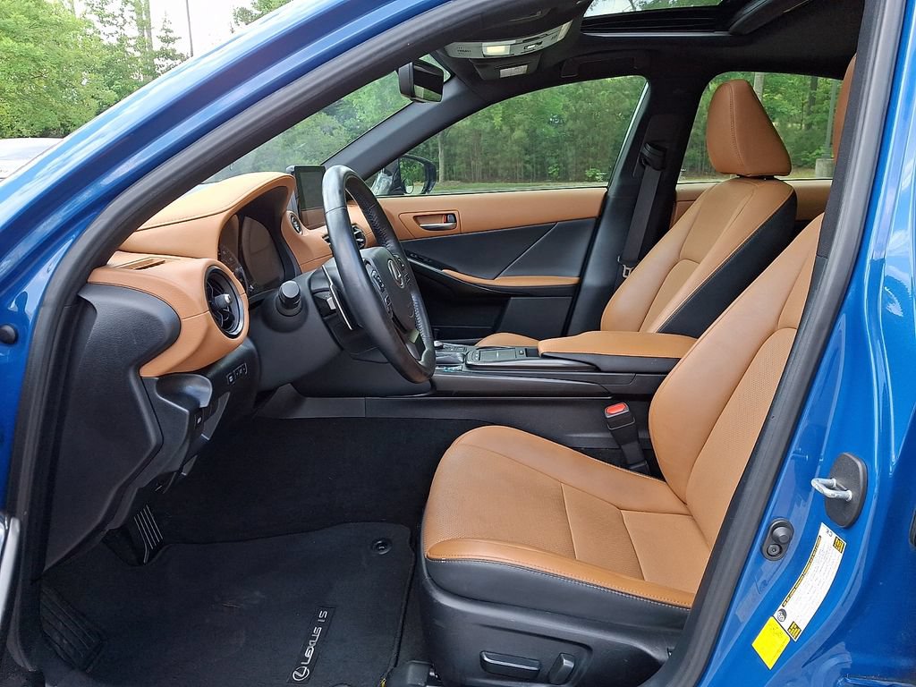Used 2023 Lexus IS 300 w/ Comfort Package RWD image 13