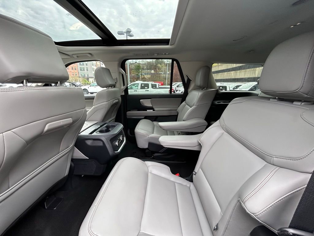 Used 2025 Ford Expedition Active image 26