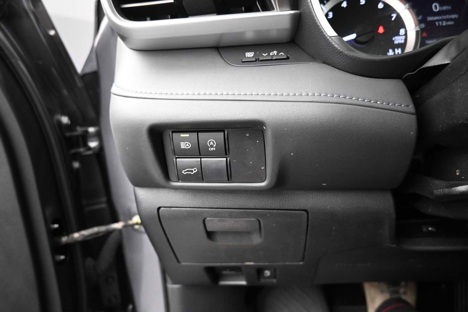 Used 2023 Toyota Highlander XLE AWD/4WD image 10