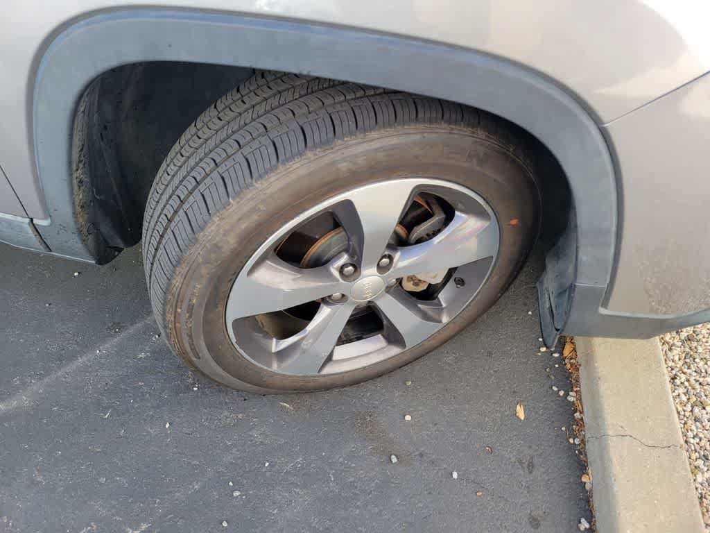 Used 2019 Jeep Cherokee Limited FWD image 10