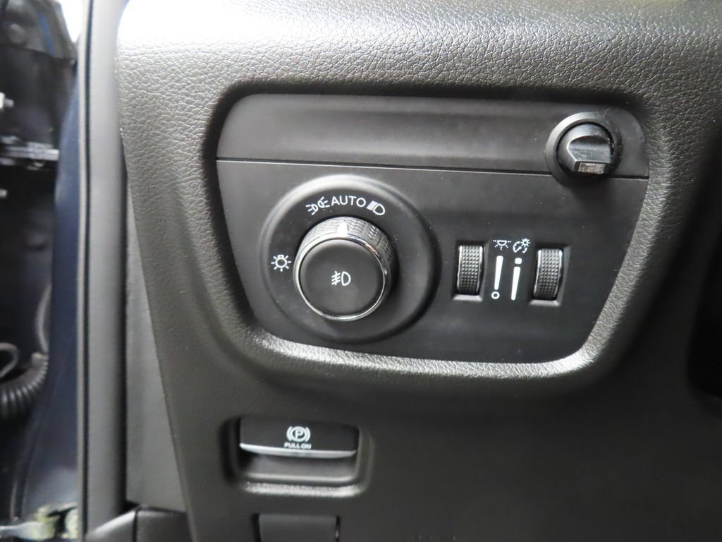 Used 2025 Jeep Grand Cherokee Limited w/ Luxury Tech Group II AWD/4WD image 46
